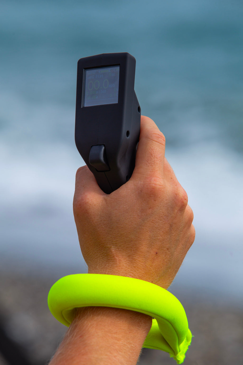 Breezy X Carbon Black e-foil i kolfiber på vattnet